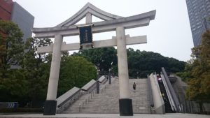日枝神社 鳥居とエスカレーター