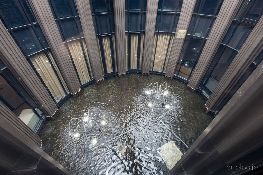 地下の噴水
